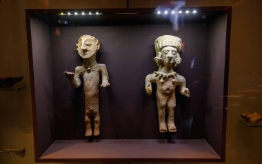 Barselona, İspanya - 12.05.2022. Katalan Arkeoloji Müzesi 'nin içi ve eserleri. 