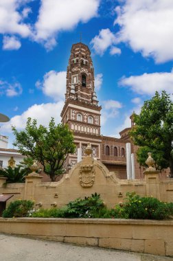 İspanya 'nın Poble Espanyol kentindeki Alcaniz Kilisesi - İspanya' nın tipik bölgesel mimarisinin sergilendiği 117 binayla 1929 yılında inşa edilen Açık Hava Müzesi.