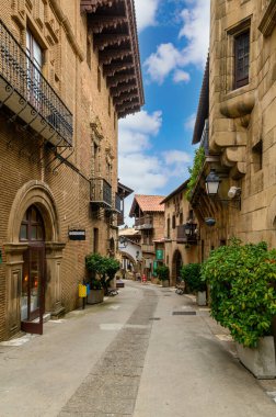 Barselona, İspanya. Poble Espanyol - İspanya 'nın tipik bölgesel mimarisini sergileyen 117 binayla 1929 yılında inşa edilen açık hava müzesi.
