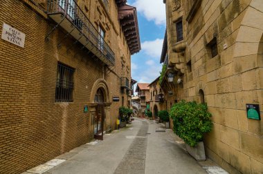 Barselona, İspanya. Poble Espanyol - İspanya 'nın tipik bölgesel mimarisini sergileyen 117 binayla 1929 yılında inşa edilen açık hava müzesi.