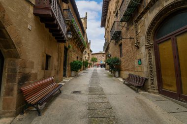 Barselona, İspanya. Poble Espanyol - İspanya 'nın tipik bölgesel mimarisini sergileyen 117 binayla 1929 yılında inşa edilen açık hava müzesi.