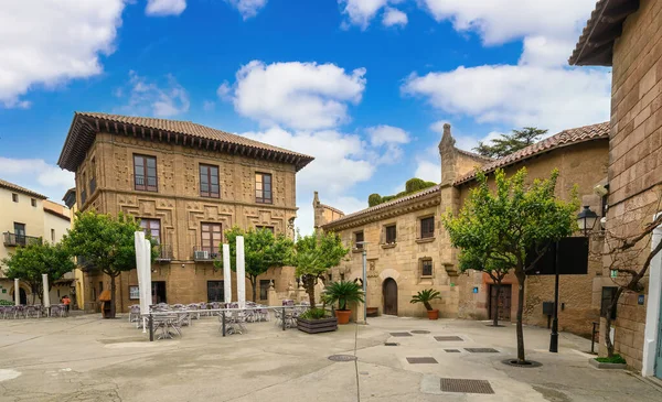 Barselona, İspanya. Poble Espanyol - İspanya 'nın tipik bölgesel mimarisini sergileyen 117 binayla 1929 yılında inşa edilen açık hava müzesi.