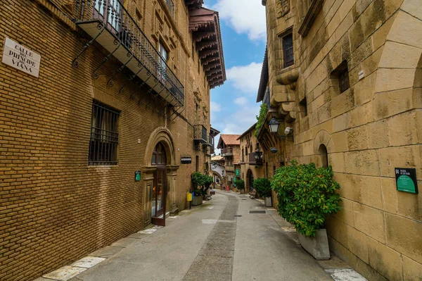 Barselona, İspanya. Poble Espanyol - İspanya 'nın tipik bölgesel mimarisini sergileyen 117 binayla 1929 yılında inşa edilen açık hava müzesi.
