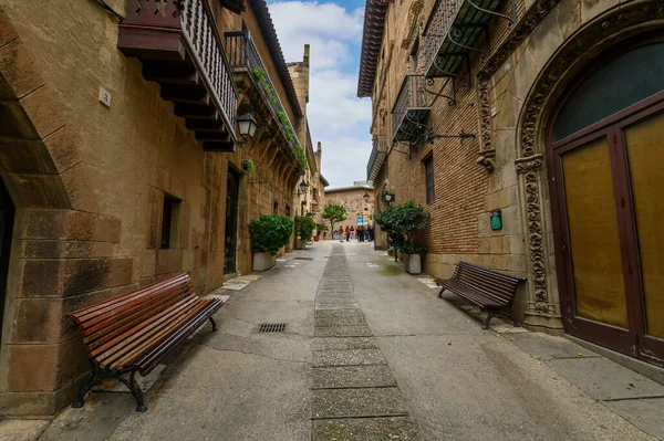Barselona, İspanya. Poble Espanyol - İspanya 'nın tipik bölgesel mimarisini sergileyen 117 binayla 1929 yılında inşa edilen açık hava müzesi.