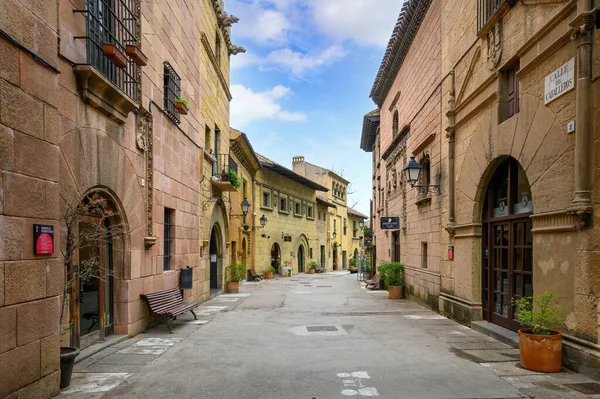 Barselona, İspanya. Poble Espanyol - İspanya 'nın tipik bölgesel mimarisini sergileyen 117 binayla 1929 yılında inşa edilen açık hava müzesi.