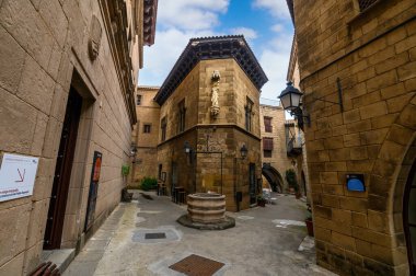 Barselona, İspanya. Poble Espanyol - İspanya 'nın tipik bölgesel mimarisini sergileyen 117 binayla 1929 yılında inşa edilen açık hava müzesi.