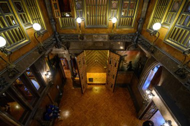 Barselona, İspanya. Palau Guell 'in ya da sarayın içi. Katalan mimar Antoni Gaudi tarafından tasarlanmış bir malikane.