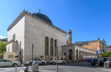 Budapeşte, Macaristan 'daki Dohany Caddesi' ndeki Büyük Sinagog. Dohany Sokağı Sinagogu (Tabakgasse Sinagogu) Avrupa 'nın en büyük sinagogu..