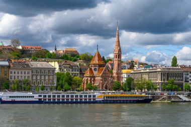 Macaristan Budapeşte 'deki Szilagyi Dezso Meydanı Reform Kilisesi