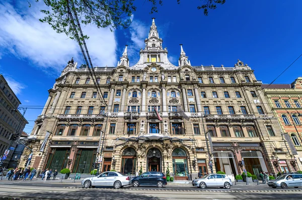 Budapeşte, Macaristan. New York Kafe dünyanın en güzel kahve dükkanlarından biridir, lüks bir otelde yer alır.