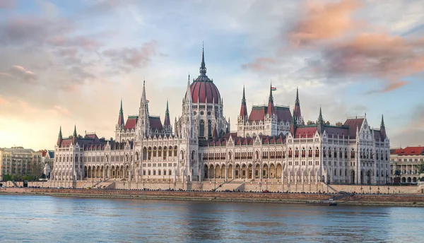 Magyar Parlament Épülete Napnyugtakor Budapesten — Stock Fotó
