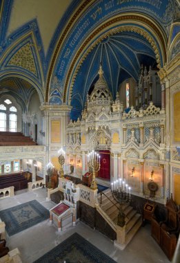 Szeged, Macaristan. Lipot Baumhorn 'un tasarladığı Szeged sinagogunun içi.