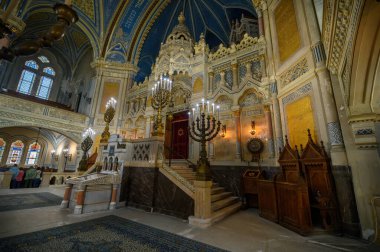Szeged, Macaristan. Lipot Baumhorn 'un tasarladığı Szeged sinagogunun içi.