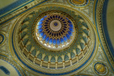 Szeged, Macaristan. Lipot Baumhorn 'un tasarladığı Szeged sinagogunun içi.