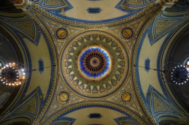 Szeged, Macaristan. Lipot Baumhorn 'un tasarladığı Szeged sinagogunun içi.