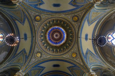 Szeged, Macaristan. Lipot Baumhorn 'un tasarladığı Szeged sinagogunun içi.