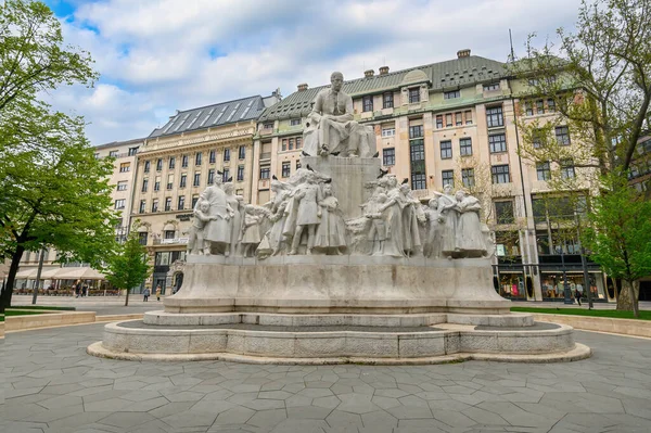 Budapeszt Węgry Pomnik Michała Worosmarty Ego Placu Vorosmarty Belvaros Miasto — Zdjęcie stockowe
