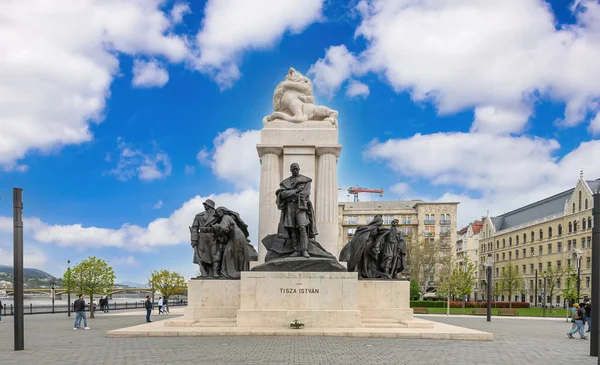 ハンガリーのブダペストにあるIstvan Tisza Monument — ストック写真
