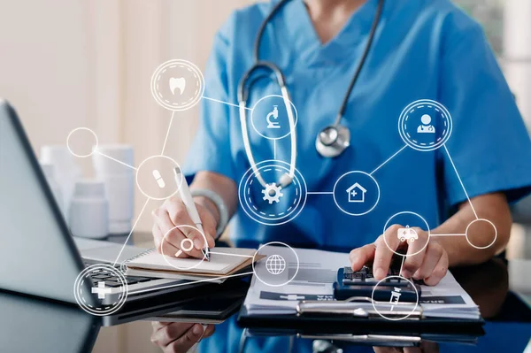Edicine Doctor Stethoscope Using Tablet Icon Medical Network Connection Virtual — Foto Stock