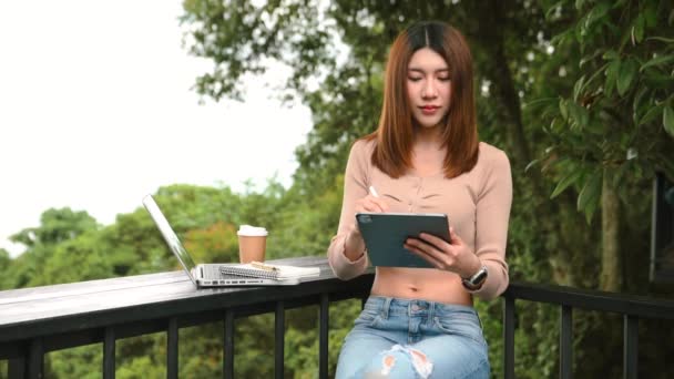 Businesswoman Using Digital Tablet Laptop Balcony Coffee Mug — Stockvideo