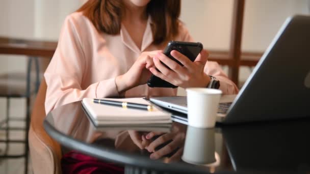 Businesswoman Using Mobile Phone Desk Laptop — Stock video