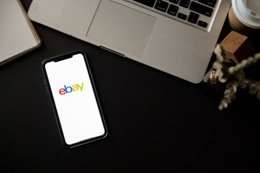 ebay uygulaması Apple iPhone 11 Pro maksimum ekran, dizüstü bilgisayarlı masa 