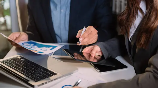 Business Team Meeting Colleagues Desk Using Laptop Financial Papers — Fotografia de Stock