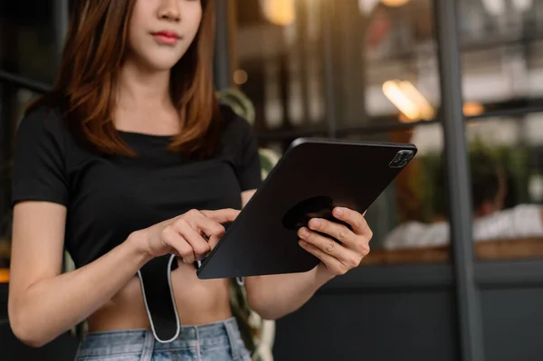 Asian Woman Touching Digital Tablet Screen While Standing Office — Fotografia de Stock