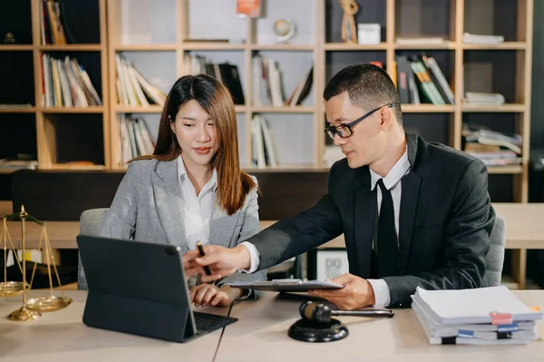 Asian Businesswoman Lawyer Discussing Contract Papers Sitting Office Concepts Law — Photo