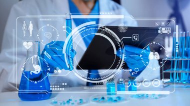Doktor dijital tablet üzerinde çalışıyor. Sağlık hizmeti konsepti. sanal simgeler