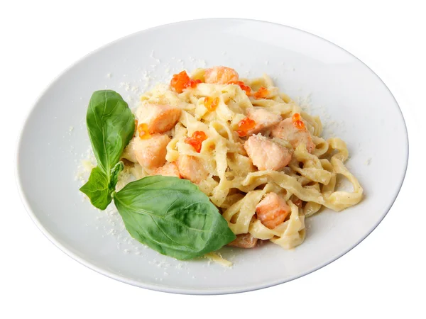 Ein Gericht Fettuccine mit Lachs und Kaviar — Stockfoto