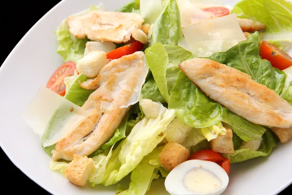 Huhn-Cäsar-Salat Nahaufnahme — Stockfoto