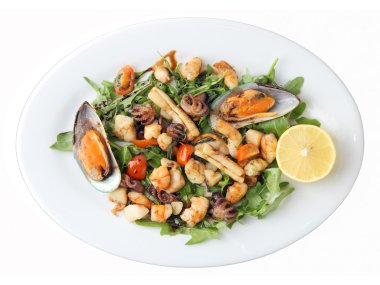 Kızarmış deniz ürünleri ile plaka