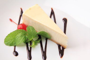 Naneli ve kirazlı vanilyalı peynirli kek.