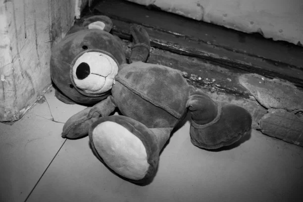 Muñeca triste niño —  Fotos de Stock