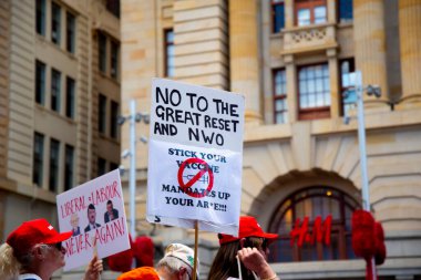 Perth, Avustralya - 20 Kasım 2021: Aşıya karşı özgürlük mitingleri