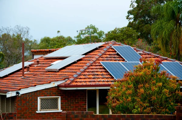 Residential Solar Panels House Roof — Stock Photo, Image