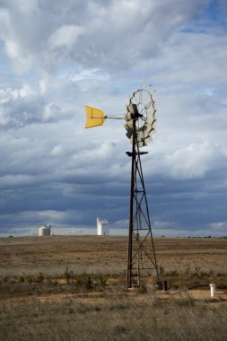Taşrada Metal Yel Değirmeni