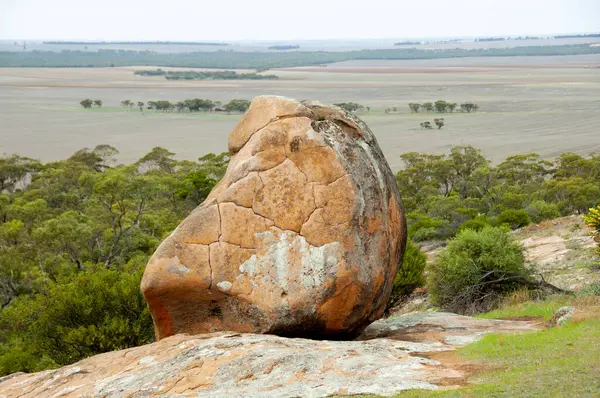 Tcharkuldu Rock South Australia — стоковое фото