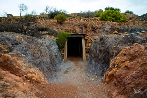Old Underground Mine Tunnel Entrance — Stockfoto