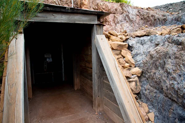 Old Underground Mine Tunnel Entrance — Stockfoto
