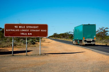 Avustralya 'daki En Uzun Düz Yol