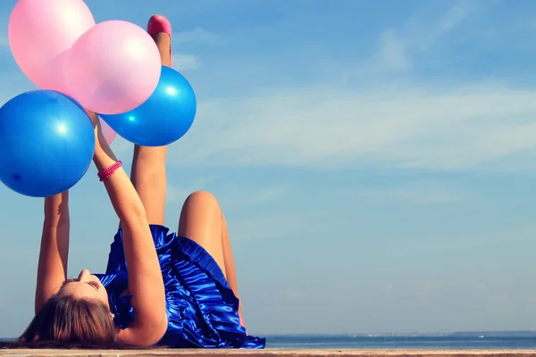Happy glamor girl with balloons — Stock Photo, Image