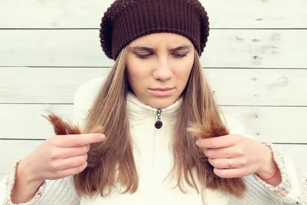 Pielęgnacja włosów zimą — Zdjęcie stockowe