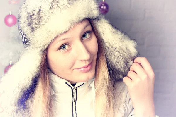 Bella ragazza in abiti invernali — Foto Stock