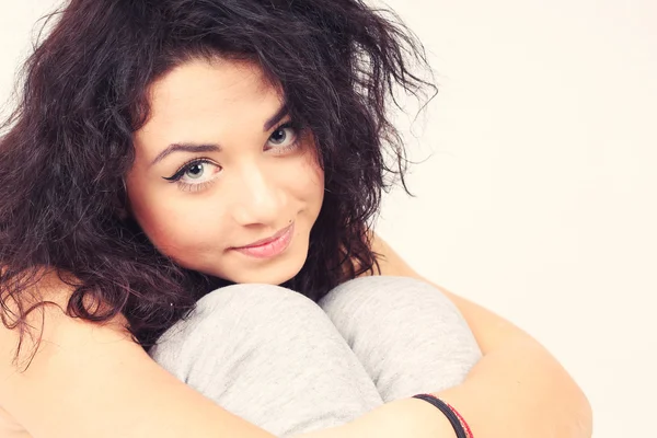 Young brown-haired woman posing on white background — Stock Photo, Image