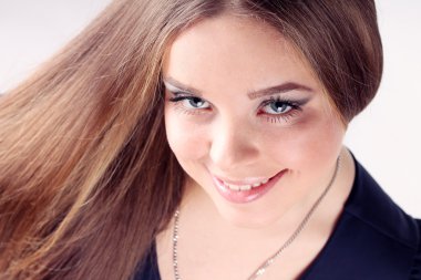 Güzel bir kızın portresi.