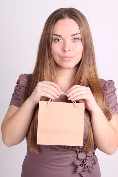 Gyönyörű lány bevásárló táskák — Stock Fotó