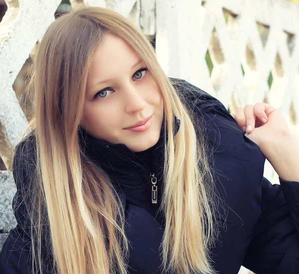 uzun saçlı poz ile kız