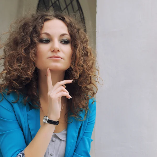 Romantic girl in the city — Stock Photo, Image